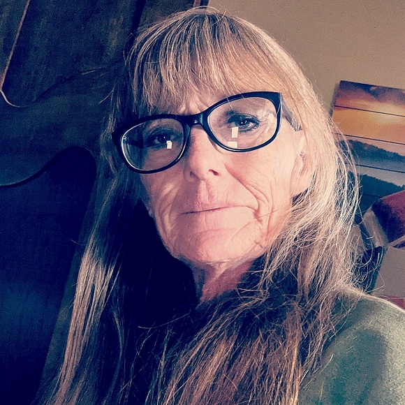 Meet your Posher, Robin - Picture 1 of 4